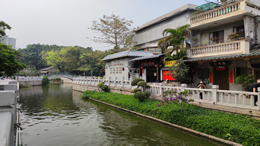 贾玲成功减了100斤，官宣电影《热辣滚烫》定档大年初一
